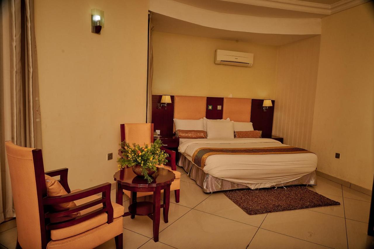 Barcelona Hotels, Abuja Mobushipe Exterior photo