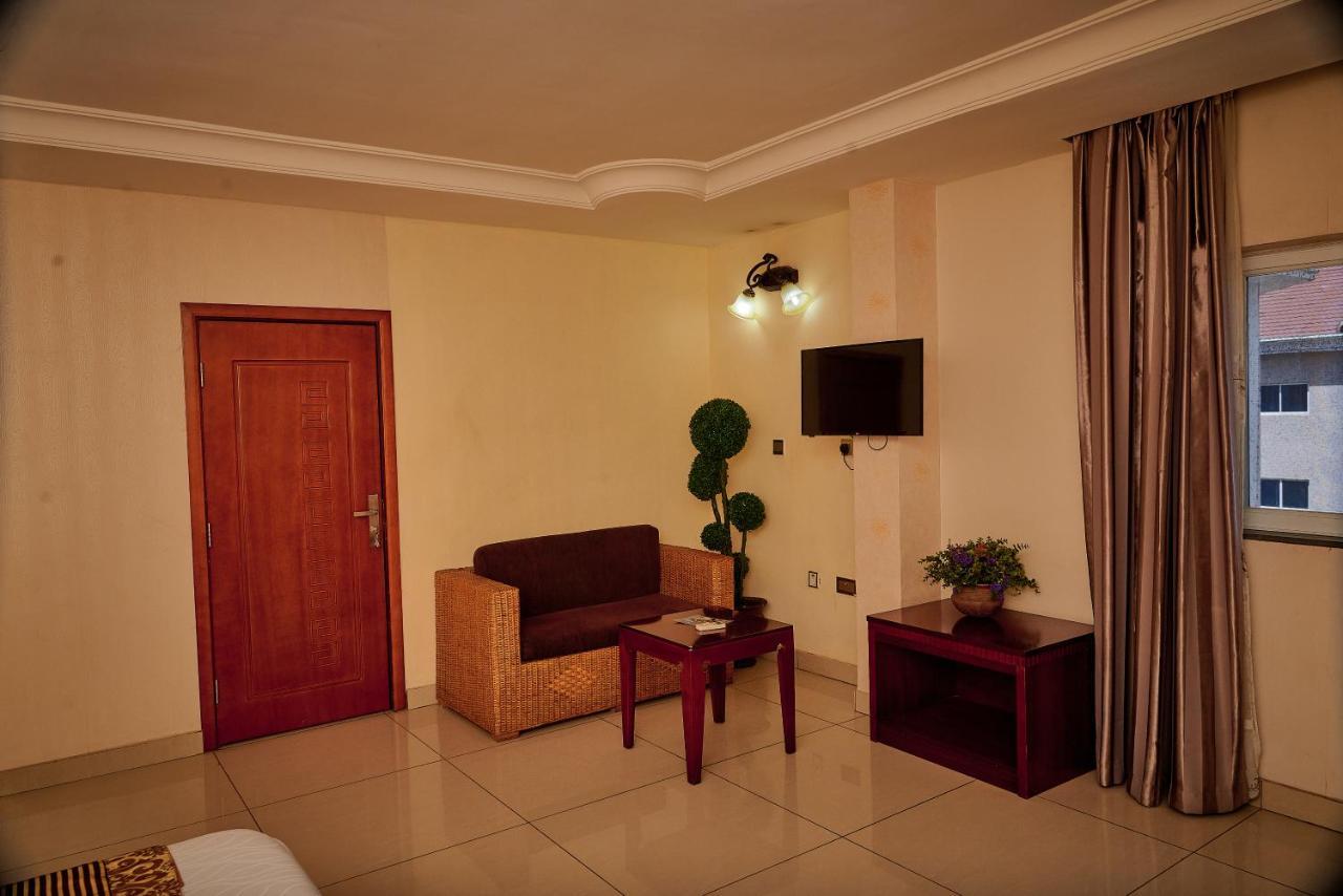 Barcelona Hotels, Abuja Mobushipe Exterior photo