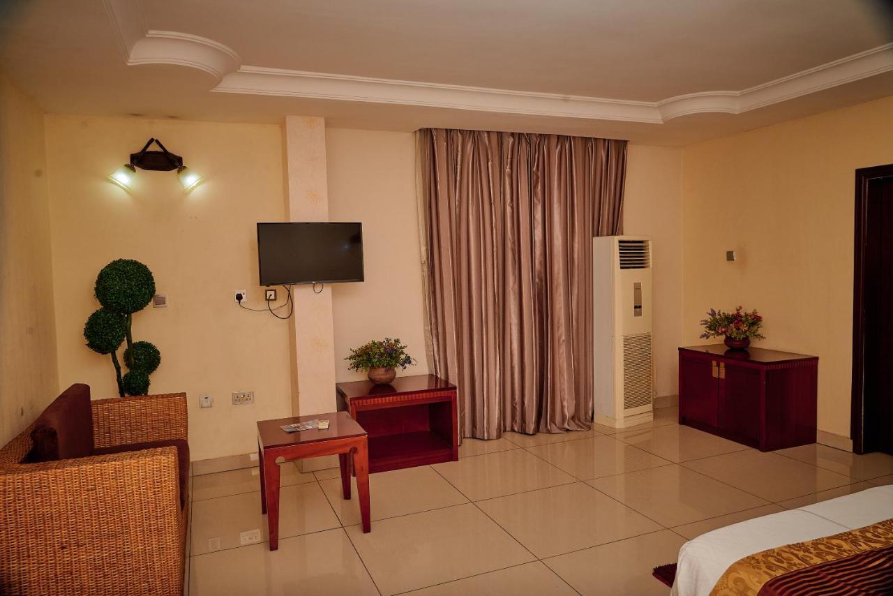 Barcelona Hotels, Abuja Mobushipe Exterior photo