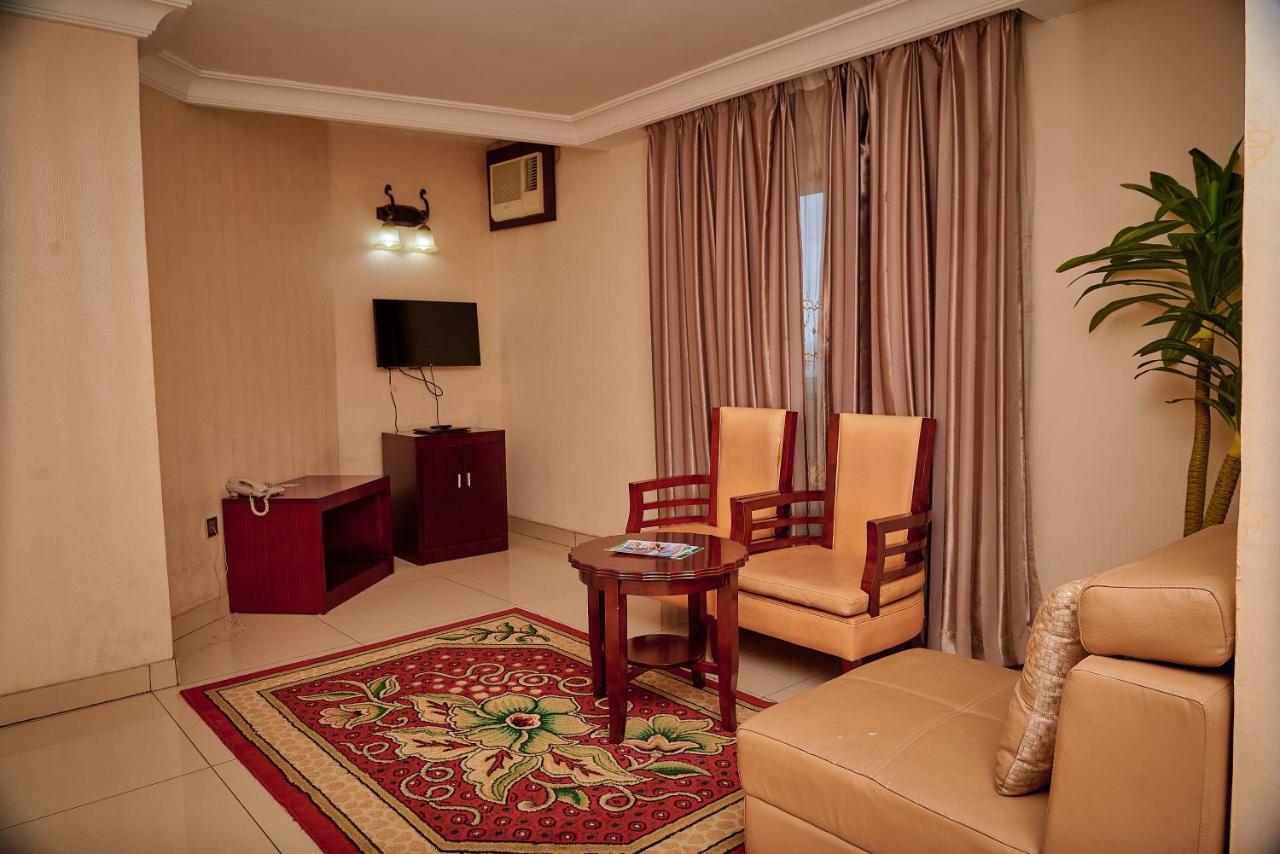 Barcelona Hotels, Abuja Mobushipe Exterior photo