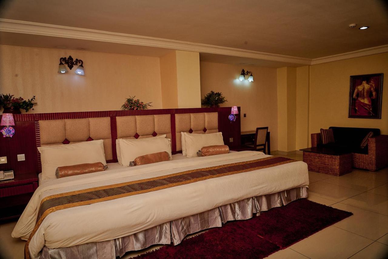Barcelona Hotels, Abuja Mobushipe Exterior photo