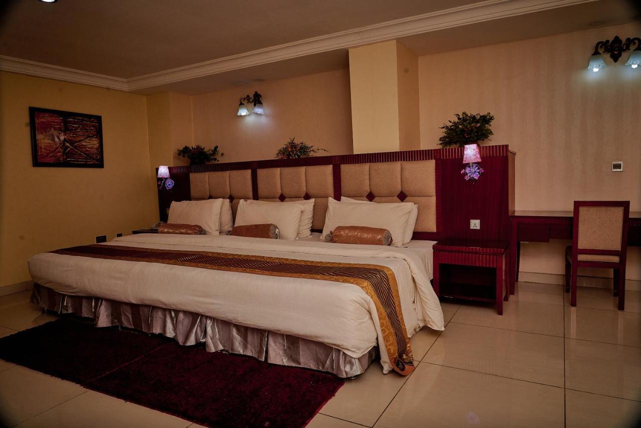 Barcelona Hotels, Abuja Mobushipe Exterior photo