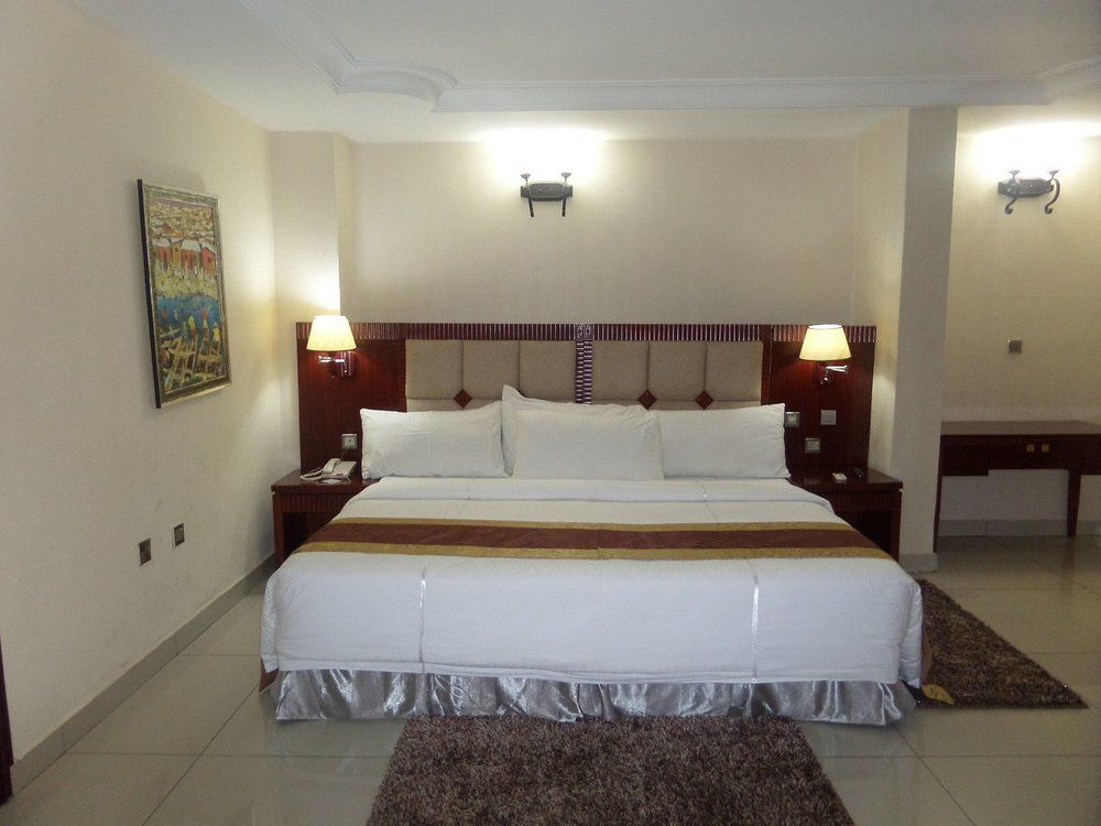 Barcelona Hotels, Abuja Mobushipe Exterior photo