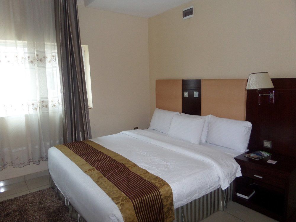 Barcelona Hotels, Abuja Mobushipe Exterior photo
