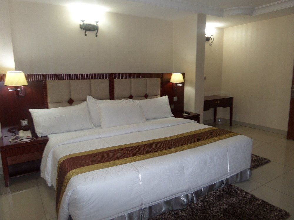Barcelona Hotels, Abuja Mobushipe Exterior photo