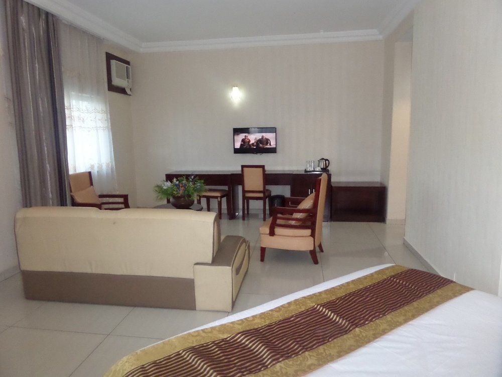 Barcelona Hotels, Abuja Mobushipe Exterior photo