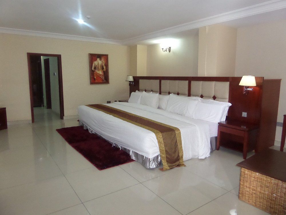 Barcelona Hotels, Abuja Mobushipe Exterior photo