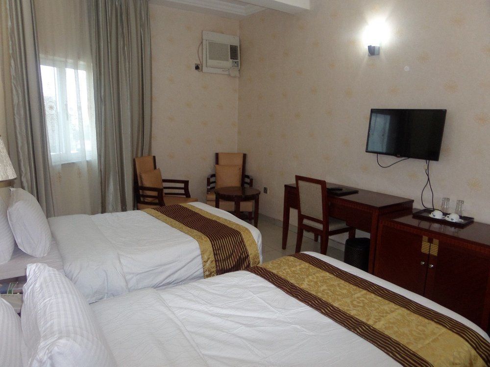 Barcelona Hotels, Abuja Mobushipe Exterior photo